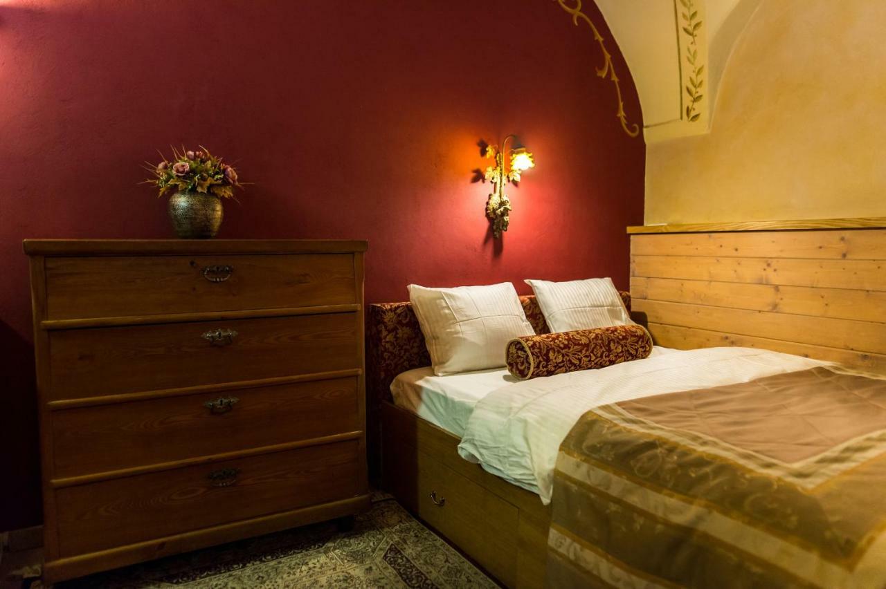 Antique Old Town Studio By Urban Rent Apartment วิลนีอุส ภายนอก รูปภาพ